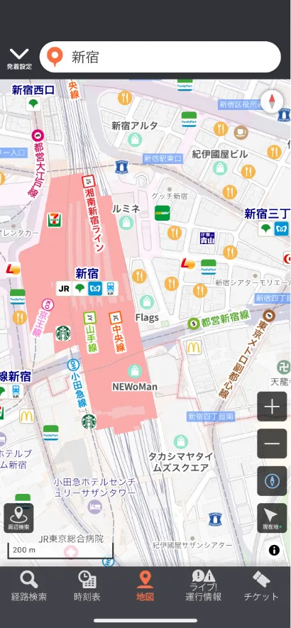 乗換案内アプリの地図で新宿駅周辺を表示している画面